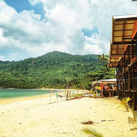 Beachfront Hut Upstairs Astra - Beach Shack Chalet Kampong Juara Экстерьер фото