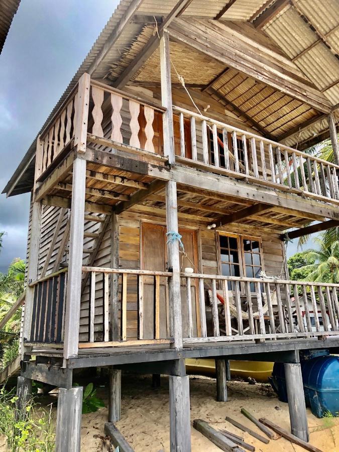 Beachfront Hut Upstairs Astra - Beach Shack Chalet Kampong Juara Экстерьер фото