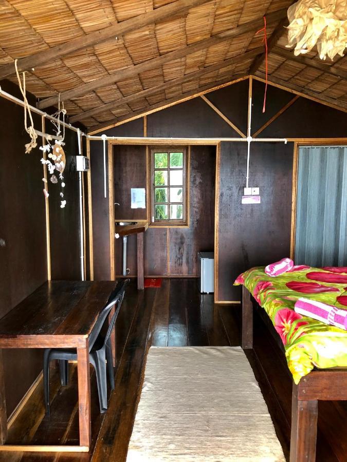 Beachfront Hut Upstairs Astra - Beach Shack Chalet Kampong Juara Экстерьер фото
